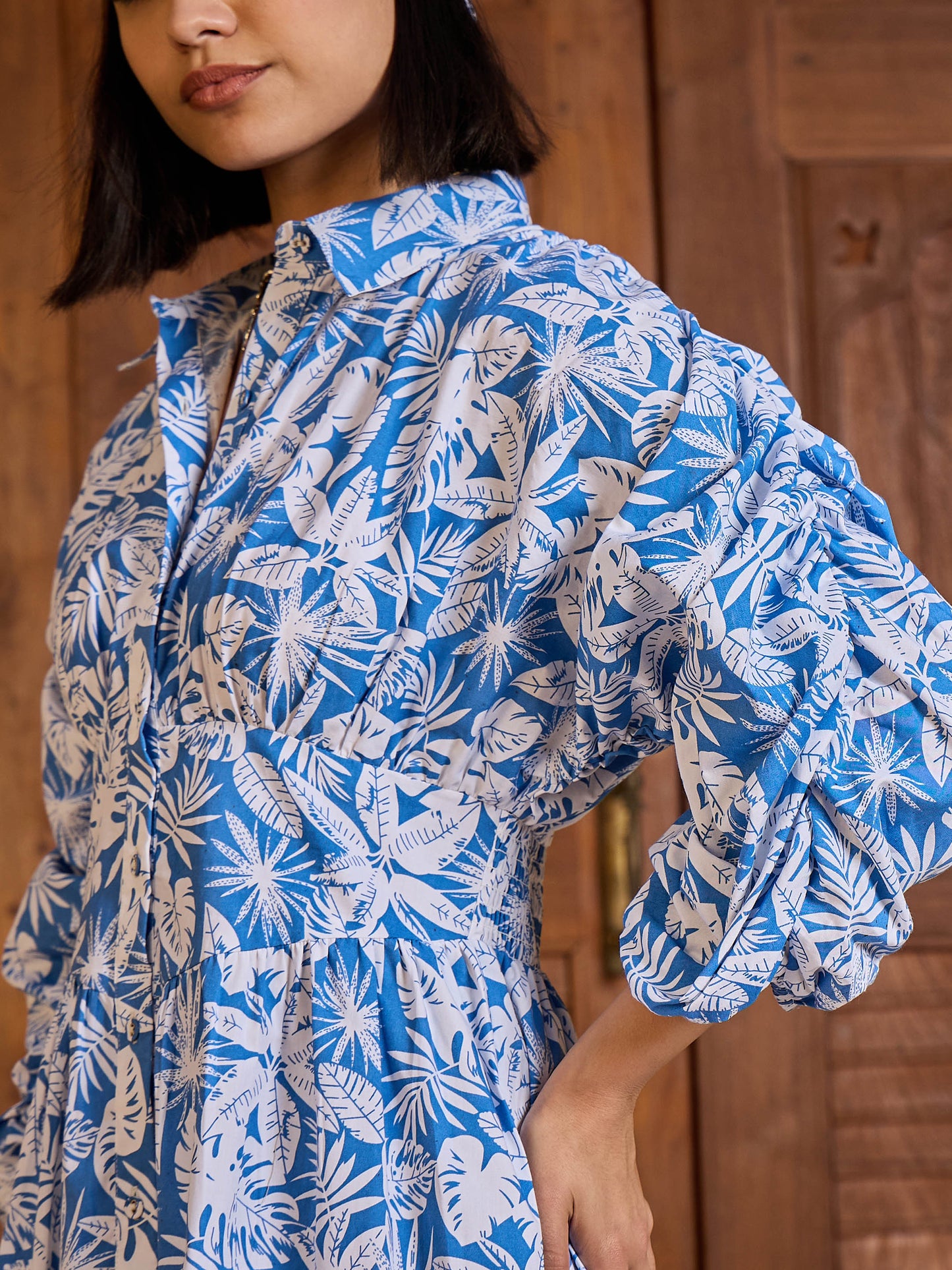 Women Blue &White Floral Ruched Sleeves Short Dress