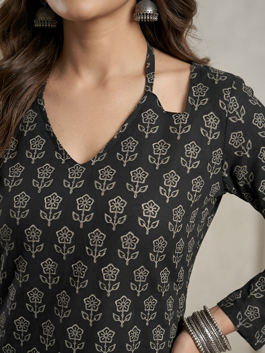 Printed Straight Kurta With Three Quarter Sleeves