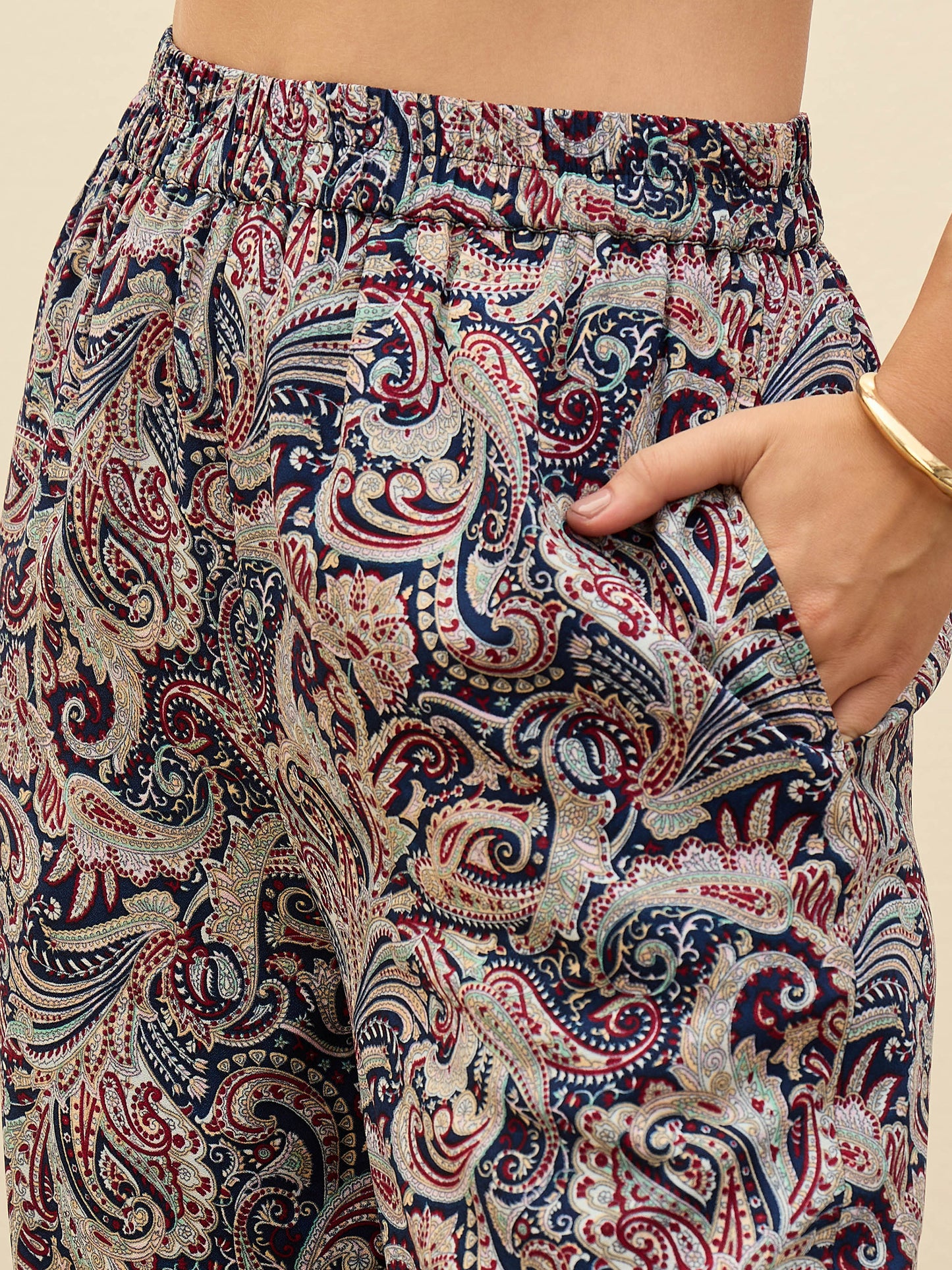 Women Navy Paisley Printed Crop Top With Joggers